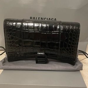 BRAND NEW BALENCIAGA HOURGLASS WALLET WITH CHAIN